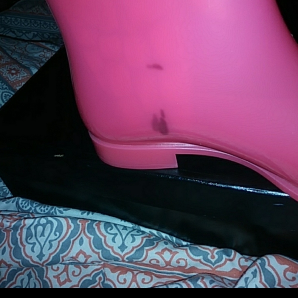 SOLD!!!!!!!Chanel Rain pink Boots - Picture 4 of 11